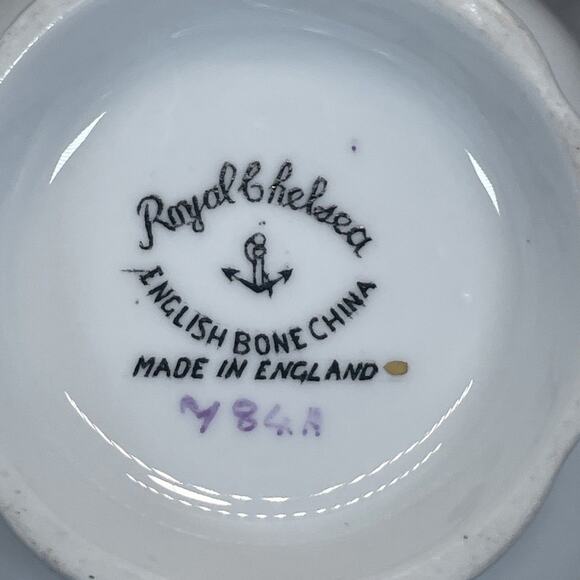 Vintage Royal Chelsea "Dynasty" Footed Tea Cup & Saucer Set Bone China Gold Rim - Picture 4 of 7